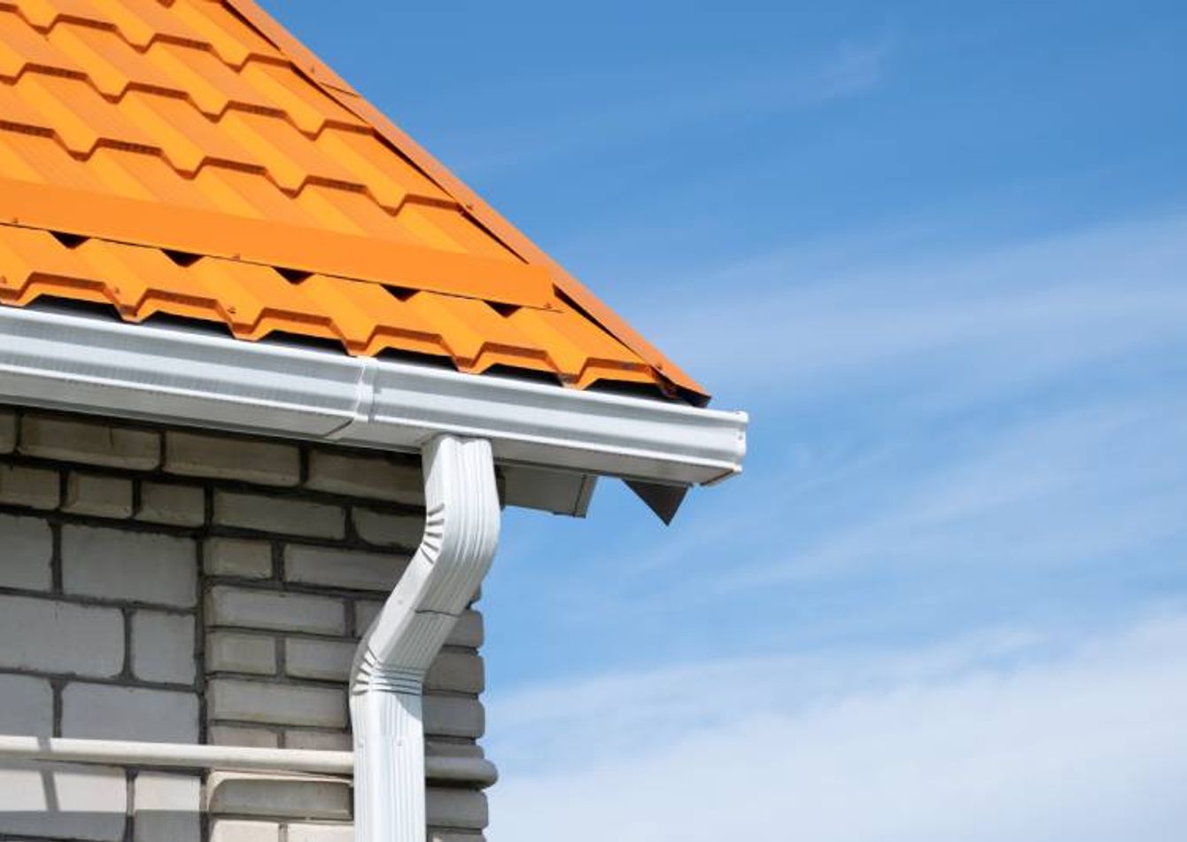 (yjJytiymVZOsdvShw__HG)Custom%20Guttering%20Sheet%20Metal%20and%20Roofing%20Installer.jpg