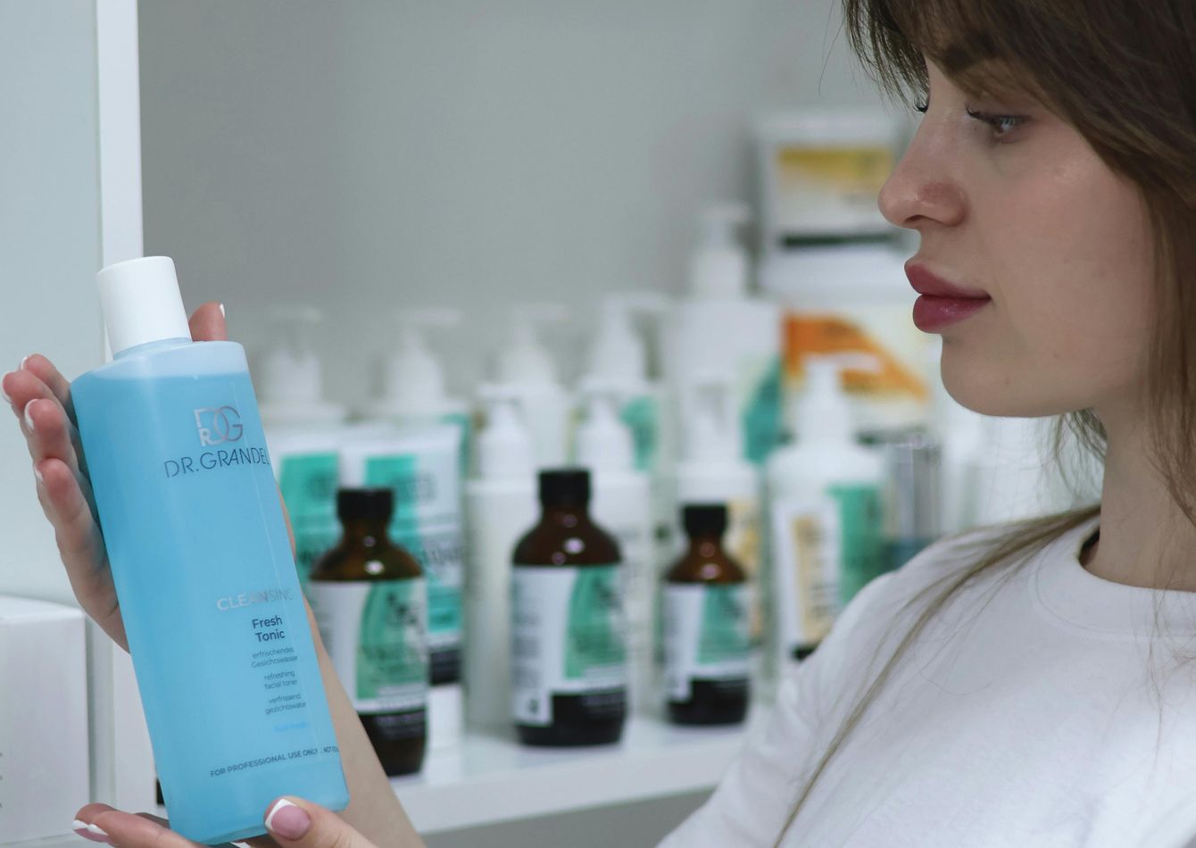 Image of Price Reduced! Strong Online Presence Beauty Retail Store - SC2238