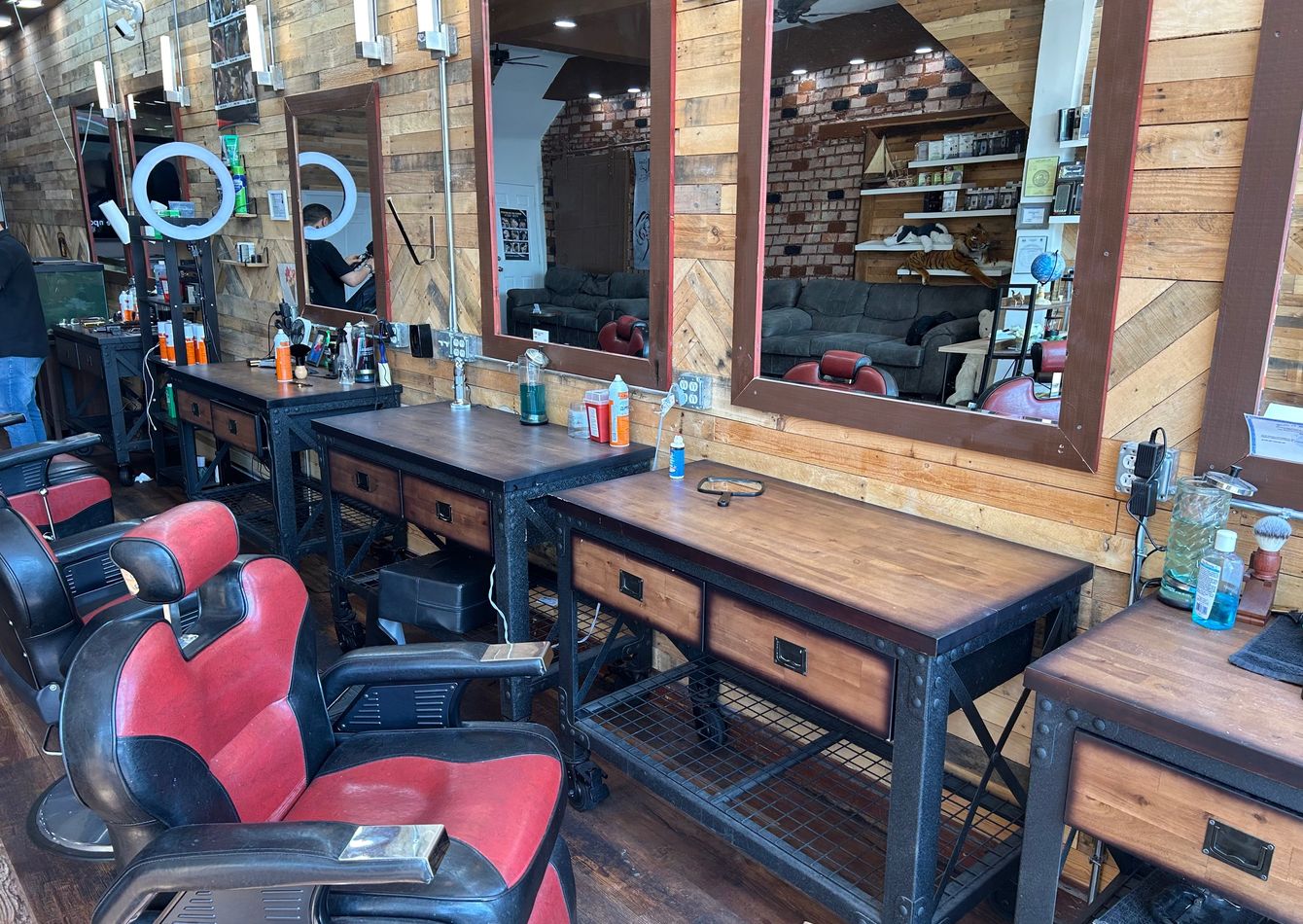 Image of Thriving Turnkey Barber Shop with Staff – Well-Established Business