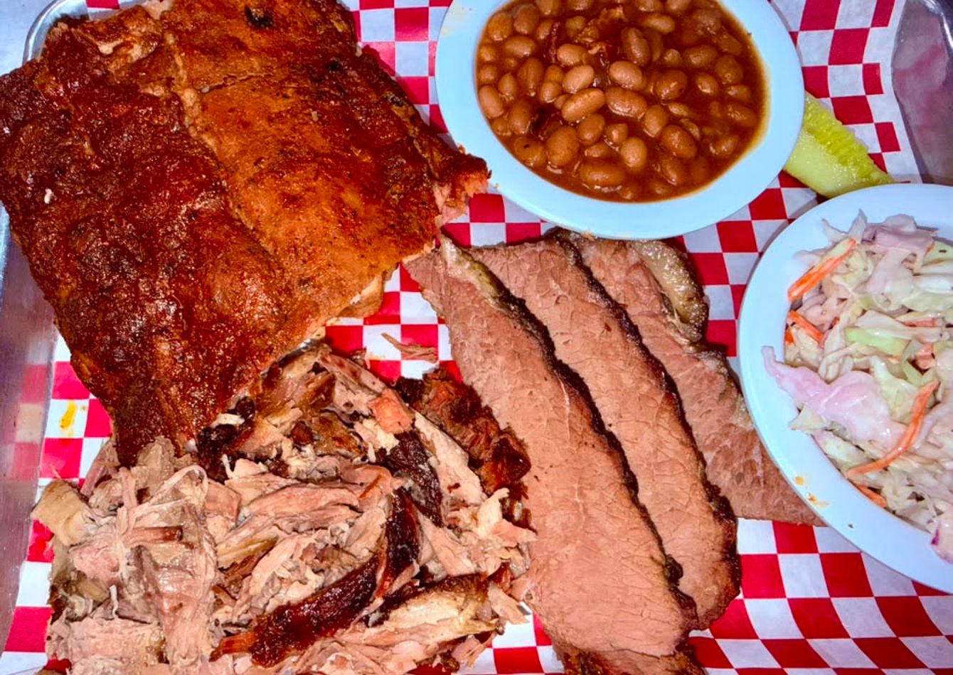 Image of BBQ Restaurant & Full Bar – Profitable, Turnkey Operation