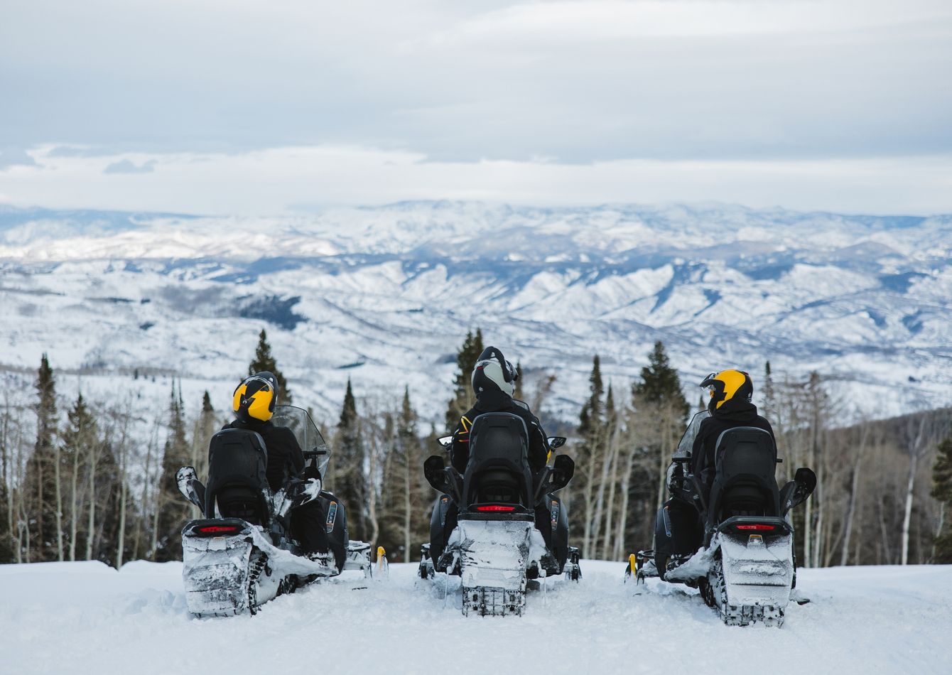 (ECfNK_DhU3RaZmXe1AfdV)Snowmobiles%20with%20View%20Cropped%20.jpg