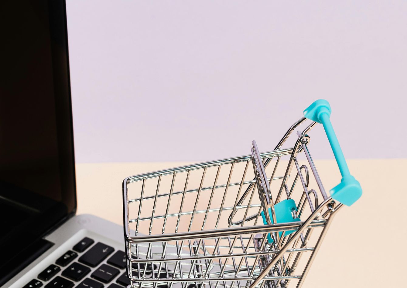 (tniQ3qaXnZXDIBc30km9r)E-Com%20laptop%20and%20shopping%20cart.jpg