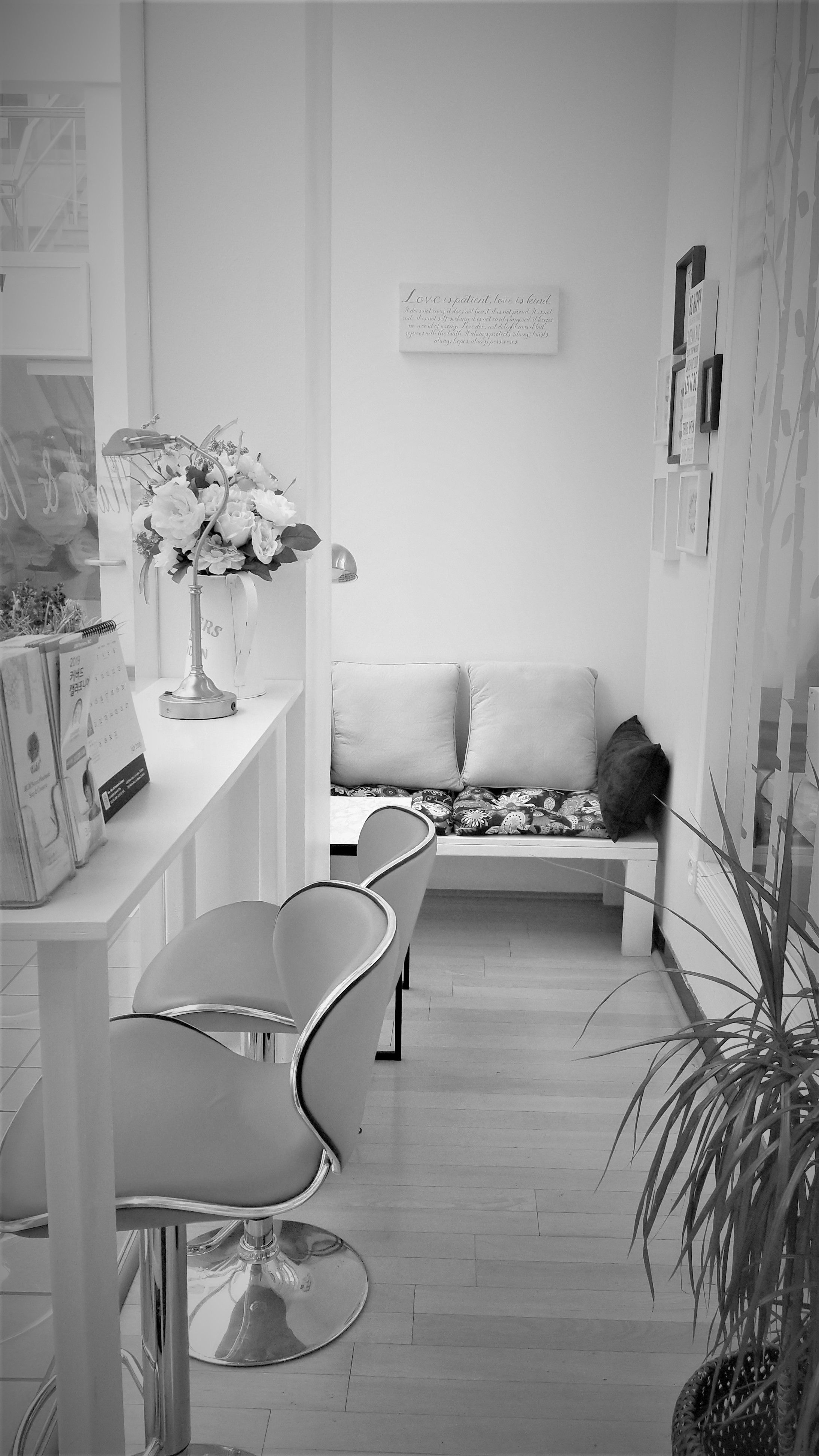 Image of Popular Upscale Beauty Salon