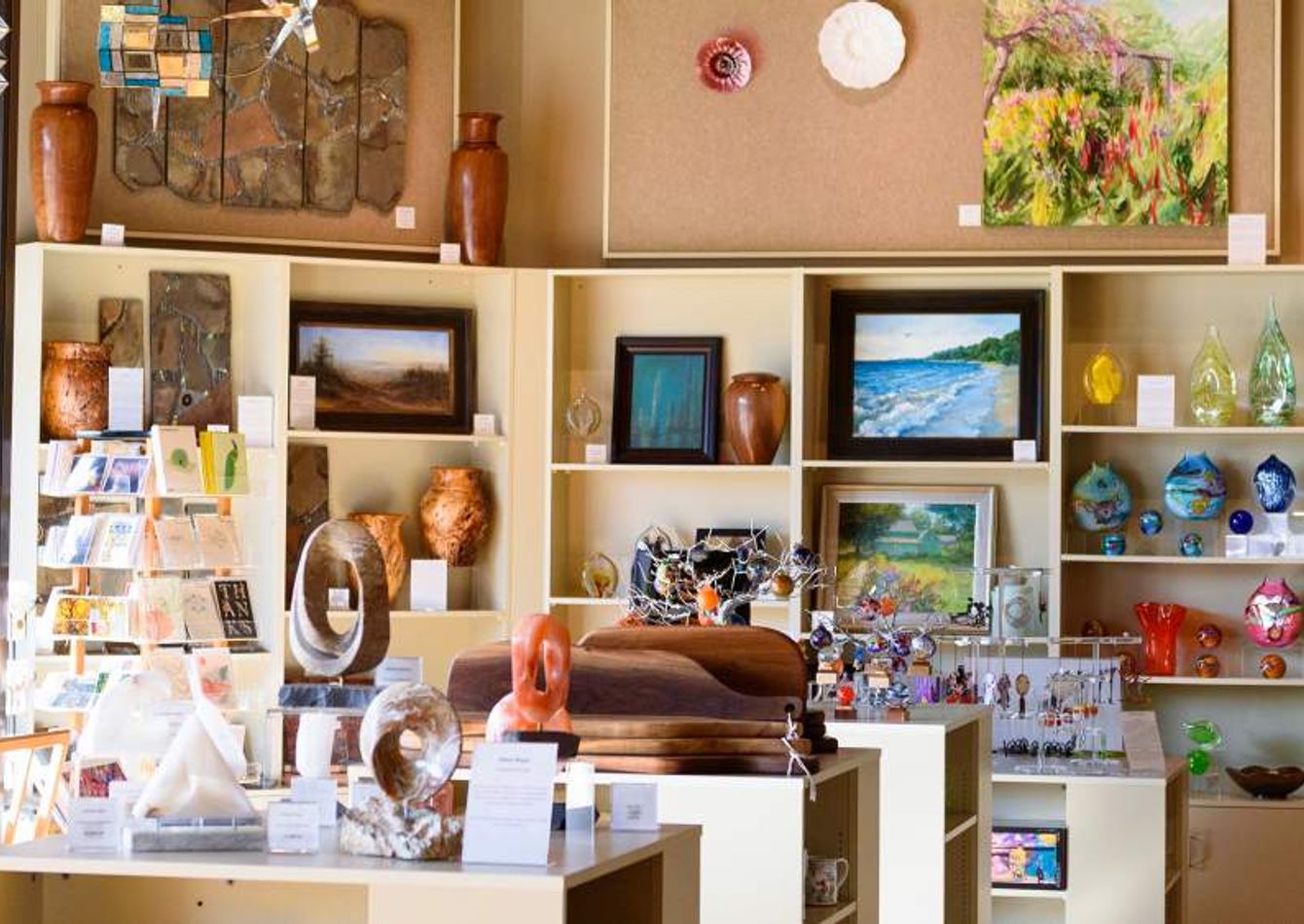 Image of Prime Location! Gift and Artisan Gallery with Owner-Operator Upside