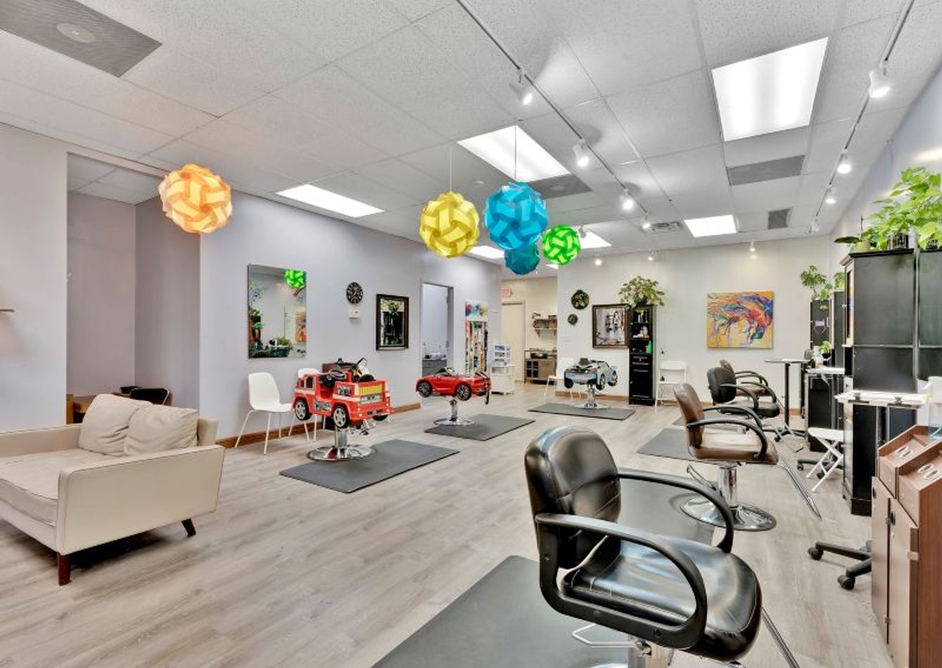 Image of Established Family Salon for Sale in St. Louis